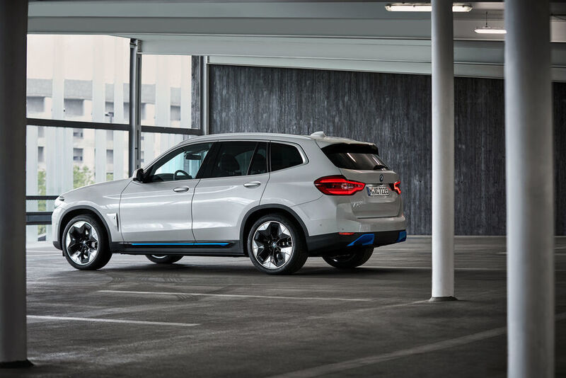 Mit dem iX3 ist der Autobauer von der Philosophie abgerückt, Elektroautos grundlegend anders zu konstruieren. (BMW)