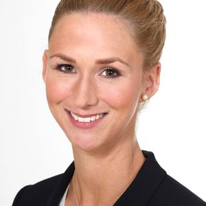 „Die Devise lautet momentan Evolution statt Disruption. Unternehmen fahren auf Sicht und dieses Vorgehen wird durch die Corona-Pandemie weiter verstärkt“, erklärt Dr. Katharina Hölck, Projektleiterin der Studie und Managerin bei MHP(Bild:  MHP)