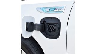 Der Kia Optima Sportswagon Plug-in-Hybrid lässt sich mit maximal 11,3 kWh laden. (Jan Rosenow)