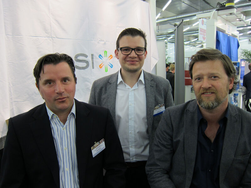 (v. l.) Oliver Booz, Ingram Micro, mit Dominik Mutterer und Oliver Gneuss, Avago (Bild: IT-BUSINESS)