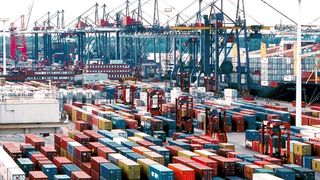 Container-Boom – nicht nur an der Waterkant, sondern auch im Hinterland: Die HHLA-Gesellschaften haben ihr Umschlagsvolumen auf 7,2 Mio. TEU erhöht, der Container-Hinterlandsverkehr stieg auf 1,7 Mio. TEU.Bild: HHLA (Archiv: Vogel Business Media)