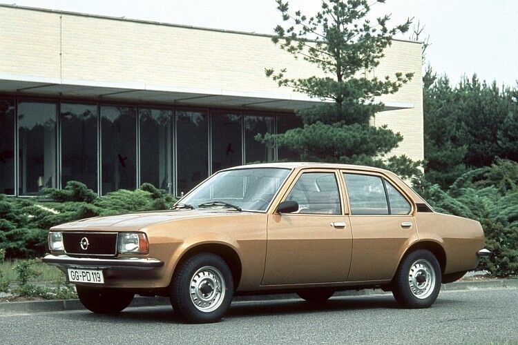 Den Ascona gab es in zwei Karosserie-Varianten: zwei- und viertürig. (Foto: Opel)