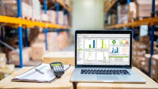 Das Warehouse-Management-System „PSIwms“ von PSI Logistics steuert, kontrolliert und optimiert künftig die Intralogistik des Batterieherstellers BMZ Group. (Bild: Halfpoint/Shutterstock, PSI)