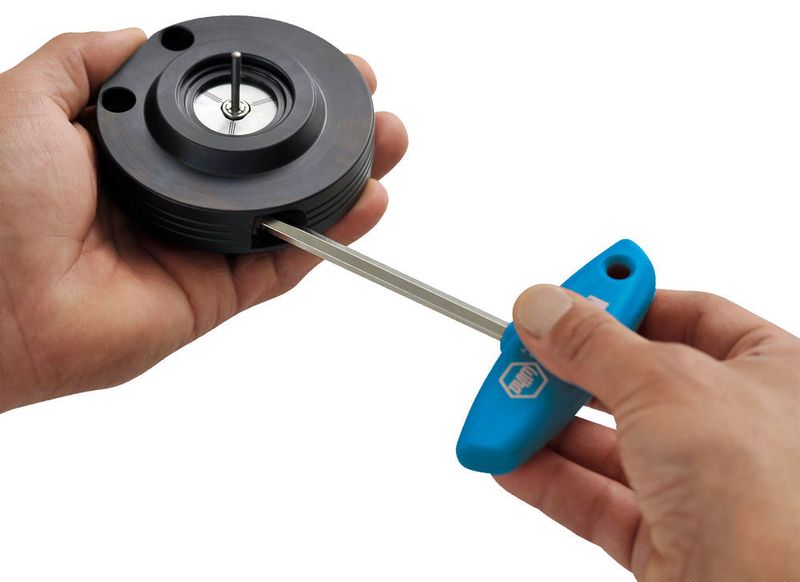 Mit der Handspannvorrichtung Tribos SVP Mini lassen sich die Werkzeuge im Handumdrehen präzise wechseln, so der Hersteller. (Schunk)