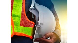 Helm ab zum Gebet, oder ein Hurra der Verschlankung? Die Geister scheiden sich bei der von der Bundesregierung geplanten Abschaffung von über 123.000 Arbeitsschutzbeauftragten. Gewerkschaften und Versicherungen bibbern, Arbeitgeberverbände sind erfreut ... (Bild: G. Tretterer)