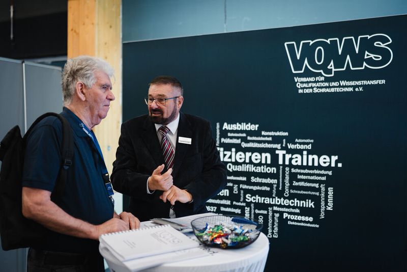 Ausgiebige Fachgespräche waren das Highlight für die 82 Aussteller der Schraubtec in LAndshut. (Tino Boecher)