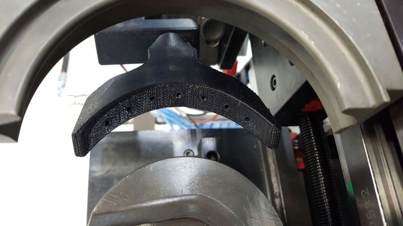 GKN Driveline Florenz hat mit Hilfe von maßgefertigten 3D-Druckwerkzeugen die Werkzeugproduktionszeit von fast einer Woche auf weniger als einen Tag verkürzt. So kann das Werk seine Kunden schneller denn je mit fertigen Bauteilen beliefern. (Stratasys)