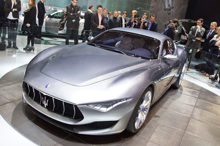 Ganz der klassischen Antriebskunst widmet sich Maserati mit der bildschön gezeichneten Coupé-Studie Alfieri. (Foto: sp-x)