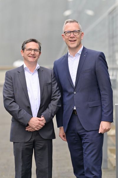 Dr. Michael Löbig (CFO Hima Group) und Jörg de la Motte (CEO Hima Group) (Bild: Hima)
