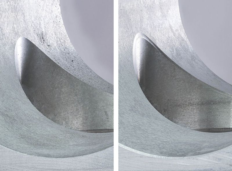 Ausschnitt der Bohrungs- sowie der Kreuzbohrungskonturen im Inneren des Bauteils. Links wieder vor der Bearbeitung mit dem „Back-Burr Cutter & Path“-Entgratsystem. Durch den NC-Datensatz kann der Kugelfräser auch diese 3D-Kontur sekundärgratfrei und absolut reproduzierbar über alle Bauteile hinweg bearbeiten.  (Bild: Kempf)