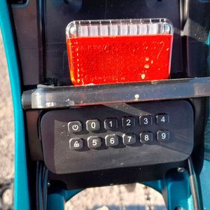 Lästig: Vor jedem Losfahren muss zuerst ein sechsstelliger Entsperrcode eingetippt werden.(Bild:  Rudolf Huber/sp-x)