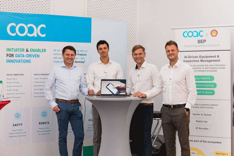 Bitte recht freundlich: Das Team von Coac flankiert von Daniel Wauben (Chemcologne)  und Thomas Klein (Shell) (Bild: Stefan Bausewein)