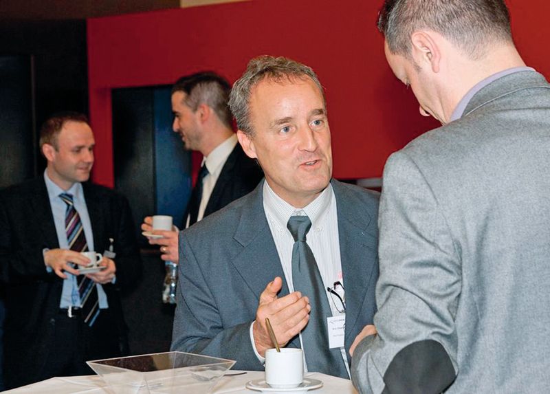 Le réseautage est l'une des composantes des rencontres faites dans le cadre du séminaire Swissmem sur l'usinage par enlèvement de copeaux. (Image: Swissmem)