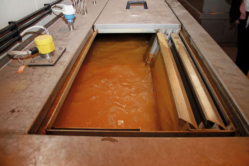 Bild 3: Wurde das Konversionsbad vor dem Wechsel dreimal im Jahr erneuert, verbleibt das Wasser heute im Prozess.  (Bild: Henkel)