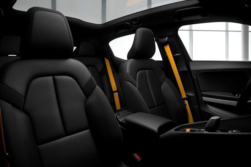 Der 2 kostet in der umfangreich ausgestatteten „Launch Version“ rund 60.000 Euro. Es ist auch eine abgespeckte Basisversion für rund 40.000 Euro geplant. (Polestar)