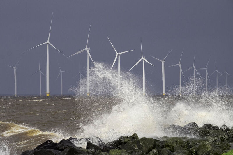 Der Windpark Westermeerwind im Ijsselmeer ist zur Zeit der größte Windpark der Niederlande. (Ruud van der Lubben)