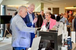 Kaffeeprobe auf dem Kongress (Bild: ElectronicPartner)