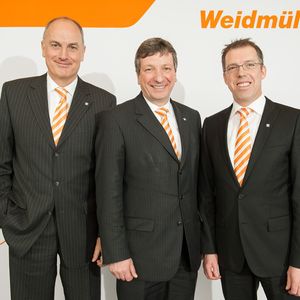 Ein positives Fazit der Hannover-Messe zieht der Weidmüller-Vorstand (v.l.n.r.): Volpert Briel (Vertriebsvorstand), Dr. Peter Köhler (Vorstandssprecher) und Harald Vogelsang (Finanzvorstand).