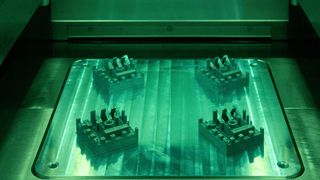 Trotz ihrer potenziellen Vorteile wird die additive Fertigung in der Luftfahrt bislang nur zögerlich eingesetzt. Der Grund: In keiner anderen Industrie sind die Sicherheitsanforderungen höher. (Bild: BAM)