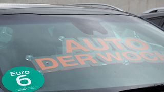 Gebrauchtwagen sind derzeit sehr gefragt, die Höfe der Händler leeren sich. (Bild: Mauritz / »kfz-betrieb«)