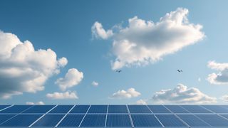adobestock-1069349037--d0-94-d0-bc-d0-b8-d1-82-d1-80-d0-b8-d0-b9--d0-9f-d0-b5-d1-80-d1-88-d0-b8-d0-bd-ki-kuenstliche-intelligenz-solarenergie-wolken-996x560v1 (Bild: © Дмитрий Першин/stock.adob.com)