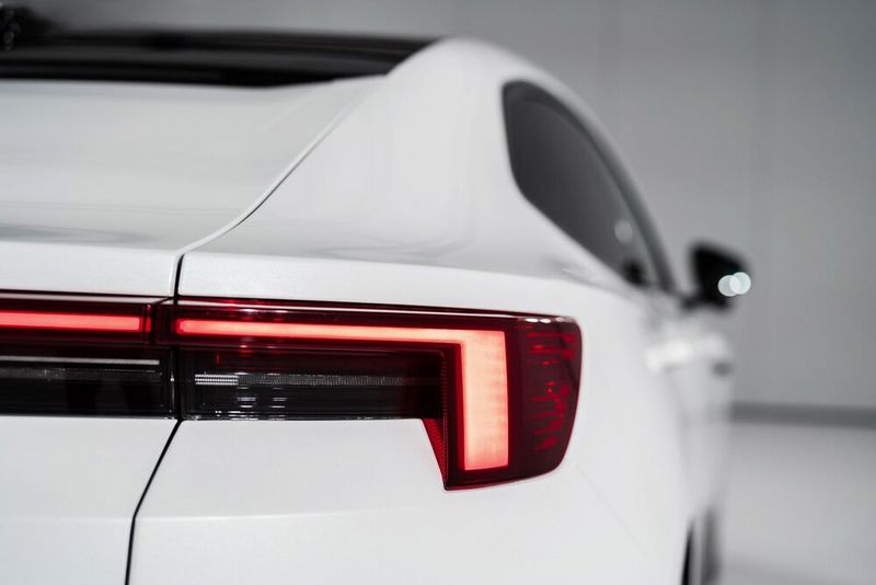 Bild 6: Wer nur mit dem Smartphone als Schlüssel einen Polestar (Bild 6) fährt, kann beispielsweise seine Heckklappe damit nicht öffnen. (Bild: Dirk Kunde)