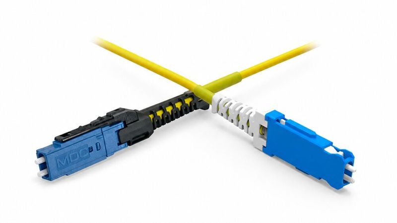 So genannte Very Small Form Factor LWL-Stecker (VSFF), besonders kleine Steckverbinder, machen Rack- und Patch-Designs mit deutlich höherer Portzahl möglich.(Bild:  Rosenberger OSI)