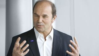 Dr. Martin Brudermüller, stellvertretender Vorstandsvorsitzender der BASF SE und verantwortlich für das Geschäftssegment Plastics: "Unser
einzigartiges Verbund-Konzept ermöglicht unserem Unternehmen exzellente Kostenstrukturen.“  (Bild: BASF)