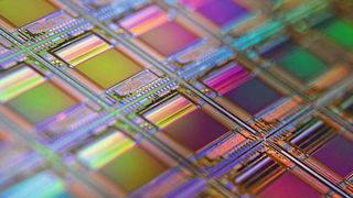 Neue Rekordmarke: Laut IC Insights werden 2022 etwa 427,7 Milliarden Chip-Einheiten weltweit ausgeliefert werden. Das Wachstum des Chipmarktes kehrt damit wieder etwa auf sein normales Niveau von 9 Prozent im Verlgeich zum Vorjahr zurück. (Bild: gemeinfrei)