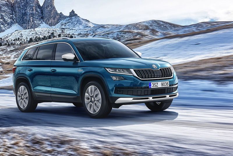 Der Kodiaq Scout zeigt sich im Vergleich zum Grundmodell robuster und – Beispiel Dachreling – stärker nutzwertoriert. (Skoda)