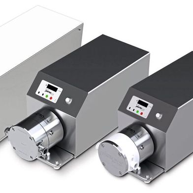 Produktschonende Förderung und Dosierung in Biopharma-Prozessen: Quattroflow Vierkolben-Membranpumpen mit Multi-Use- und Single-Use-Pumpenköpfen in verschiedenen Baugrößen. (Bild: AxFlow)