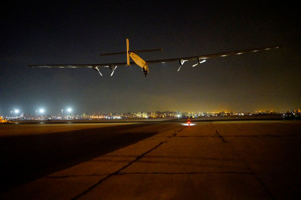 Take-Off: Solar Impulse 2 startet zu seiner letzten Etappe nach Abu Dhabi. (Solar Impulse 2)