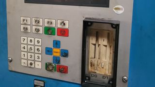 Dieses Bearbeitungszentrum bootet seine Steuerung von Diskette. CBL Datenrettung konnte dies wieder ermöglichen, und die CNC-Maschine war weiter nutzbar. (Bild: CBL Datenrettung.)