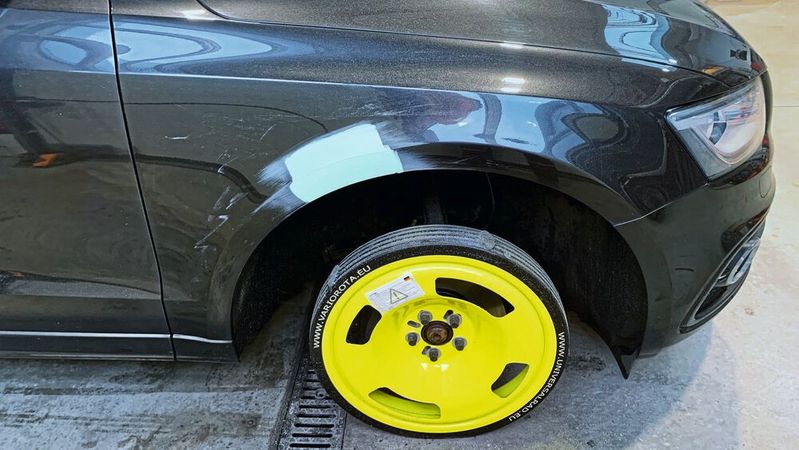 Durchaus auch dem Kunden gegenüber vorzeigbar: Werkstattersatzräder aus Stahl und Vollgummi von Varromo.(Bild:  Varromo)