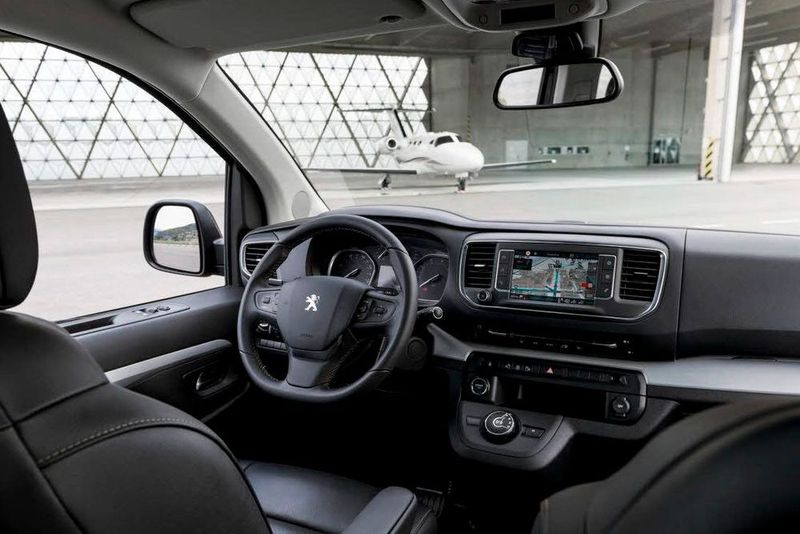 Business-Style: Peugeot will mit dem Traveller vor allem Geschäftskunden ansprechen, das spiegelt sich im Innenraum wider. (PSA)