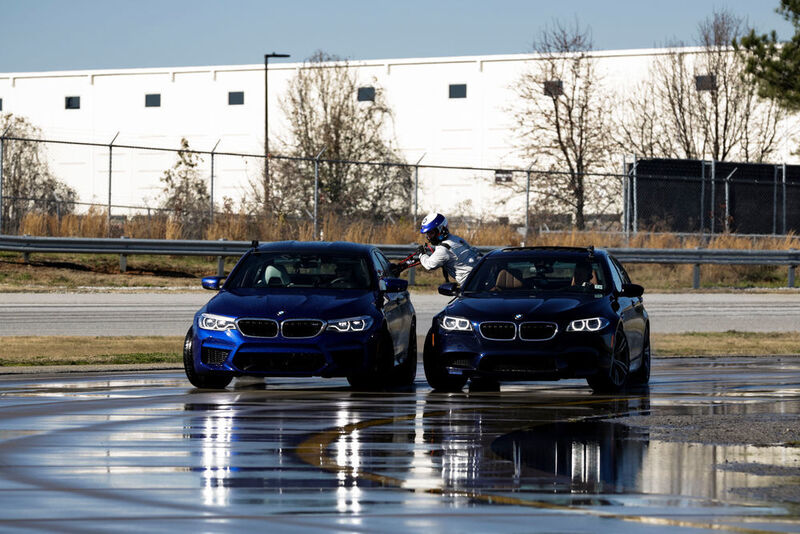 BMW hat mit seinem neuen M5 zwei neue Rekorde im Guiness-Buch der Rekorde eingefahren: Am 11. Dezember 2017 driftete Instruktor Johan Schwartz im BMW Performance Center in Greer, South Carolina, exakt 374,2 Kilometer auf einem so genannten Skid-Pad. (BMW)