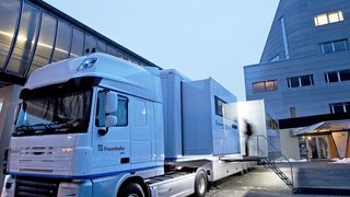 Das mobile epidemiologische Diagnostiklabor des Fraunhofer IBMT bei einem seiner Einsätze: Probenahme für die Umweltprobenbank des Bundes – Humanproben in Münster, 2013. (Bild: Bernd Müller, Fraunhofer IBMT)