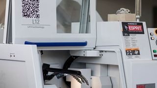 Die Cincom L12 ist der neue Zerspanungs-Superheld in der LFV-Familie der Citizen Machinery Europe GmbH (LFV = Low frequency vibration cutting) und damit ein weiteres System mit dem im wahrsten Sinne des Wortes „spanbrechenden Erfolgsrezept“ für die prozessstabile Drehbearbeitung langspanender Werkstoffe – jetzt auch für Kleinteile! (Citizen / p-assfoto)