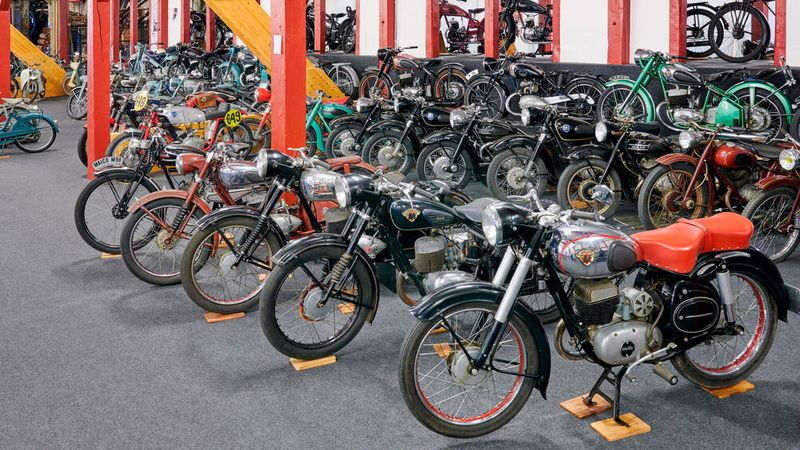 Im PS.Speicher-Depot „Motorrad“ sind auf drei Etagen vor allem deutsche Serienmotorräder von den Anfängen bis zu den Achtzigerjahren zu sehen, aber auch internationale Marken. (Bild: PS.Speicher)