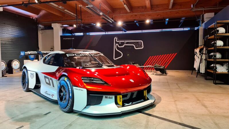 Mit dem Mission R hat Porsche auf der IAA eine Vision davon vorgestellt, wie der Kunden-Motorsport künftig aussehen kann.