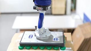 Das ist der Jumboflex mit Weight-Control-Funktion. Dieser Schmalz-Greifer ist nach AGR zertifiziert. Wenn er Lasten hebt, wiegt er diese auch gleichzeitig, erklärt der Hersteller. (Bild: J.-Schmalz)