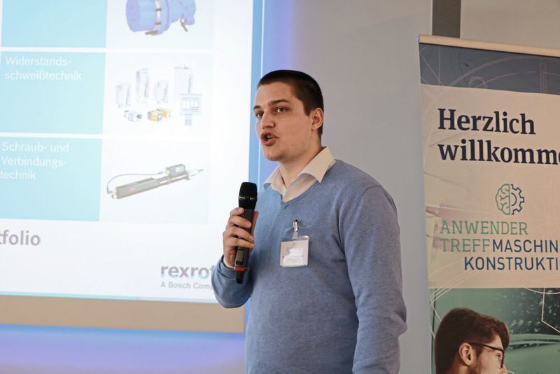 Rüdiger Kampfmann, Applikationsingenieur bei Bosch Rexroth, gab einen Überblick über den aktuellen Einsatz digitaler Methoden im Produktlebenszyklus.  (U. Drescher/konstruktionspraxis)