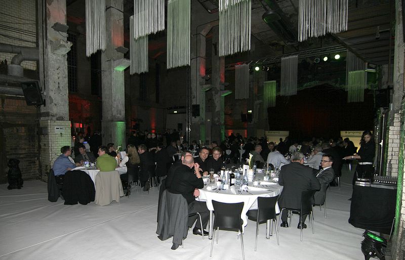 Gingcom-Partner genießen beim Abendessen die außergewöhnliche Location. (Archiv: Vogel Business Media)