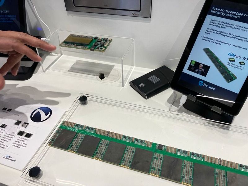 Der 20-kW-Demonstrator von Navitas wandelt 800 VDC direkt auf 6 V und soll damit die 48-V-Zwischenstufe in künftigen KI-Rechenzentrumsarchitekturen umgehen. Das Design zielt auf eine kompaktere und effizientere Stromversorgung sehr hoher KI-Lasten. (Bild: VCG)