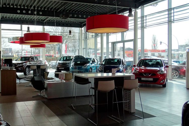 Beispielhaft: Nicht nur am Hauptsitz, sondern an allen fünf Nissan-Standorten hat die Autohausgruppe Günther die neue CI in kürzester Zeit umgesetzt. (Bild: Autohaus Günther)