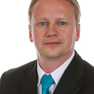 Tino Pietzsch ist seit fast 16 Jahren für die InduKey-Produktion verantwortlich und seit 2009 stellvertretender Geschäftsführer und Prokurist der GETT Gerätetechnik GmbH. Vor seinem Einstieg bei GETT 1997 war der 44-Jährige mehrere Jahre bei Wettbewerber Kundisch in Führungspositionen tätig.