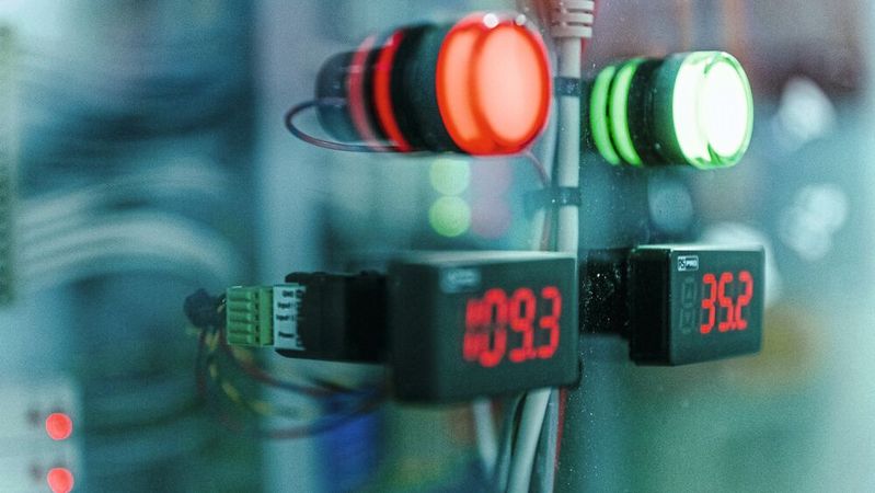 Anzeigen und andere HMI-Bauelemente sind wichtige Bestandteile jedes Schaltschranks. Die Marke RS Pro bietet eine zentrale Quelle für Bedienfeldprodukte und -systeme.(Bild:  RS Components)