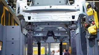 Der demografische Wandel beschleunigt den Robotereinsatz. Das betrifft nicht nur Konzernen sondern zunehmend auch kleinere Firmen. (Messe München)