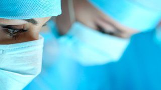 Pflegepersonal und Ärzte sind weiterhin gefragt (megaflopp_Fotolia.com)