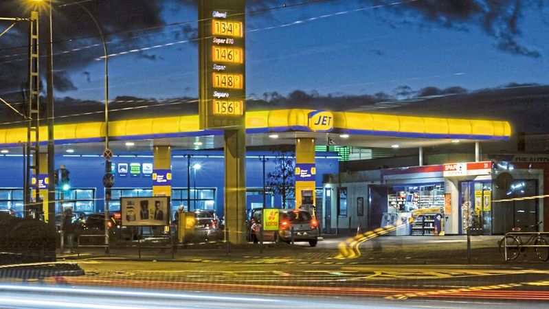 Die Kraftstoffpreise sind seit Wochen auf Talfahrt.(Bild:  Tankstelle / Gas station /7C0 / CC BY-SA 2.0)